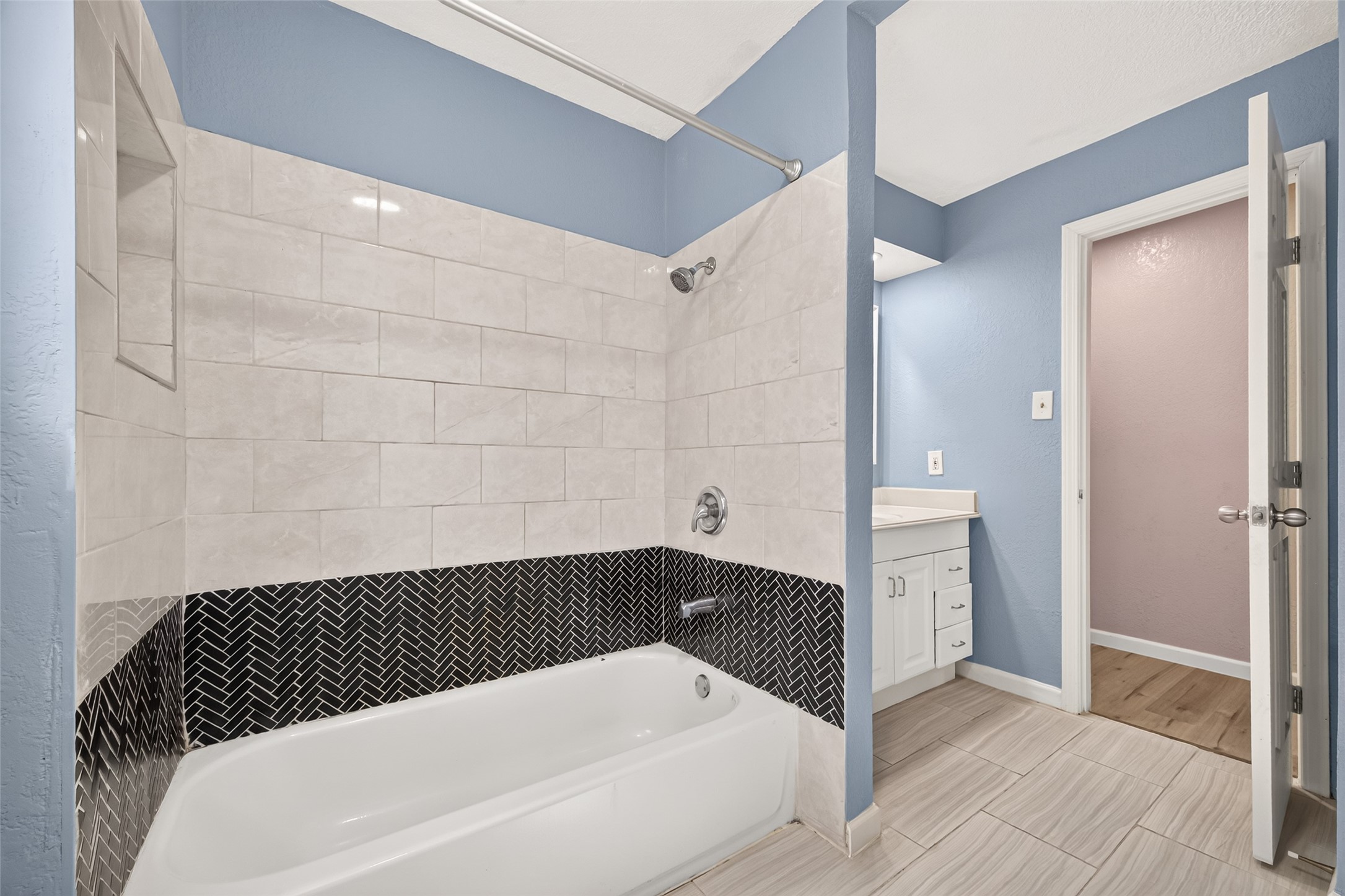 552 Roanoke Drive Property Photo 21