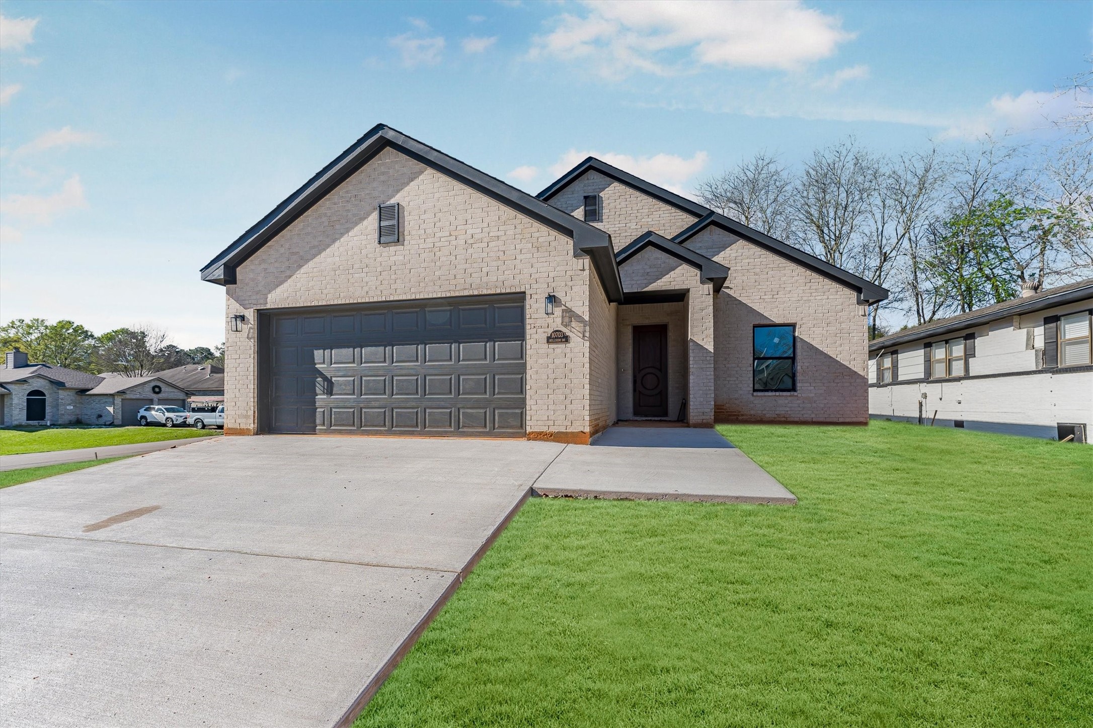 10703 Hillside Drive Property Photo 1