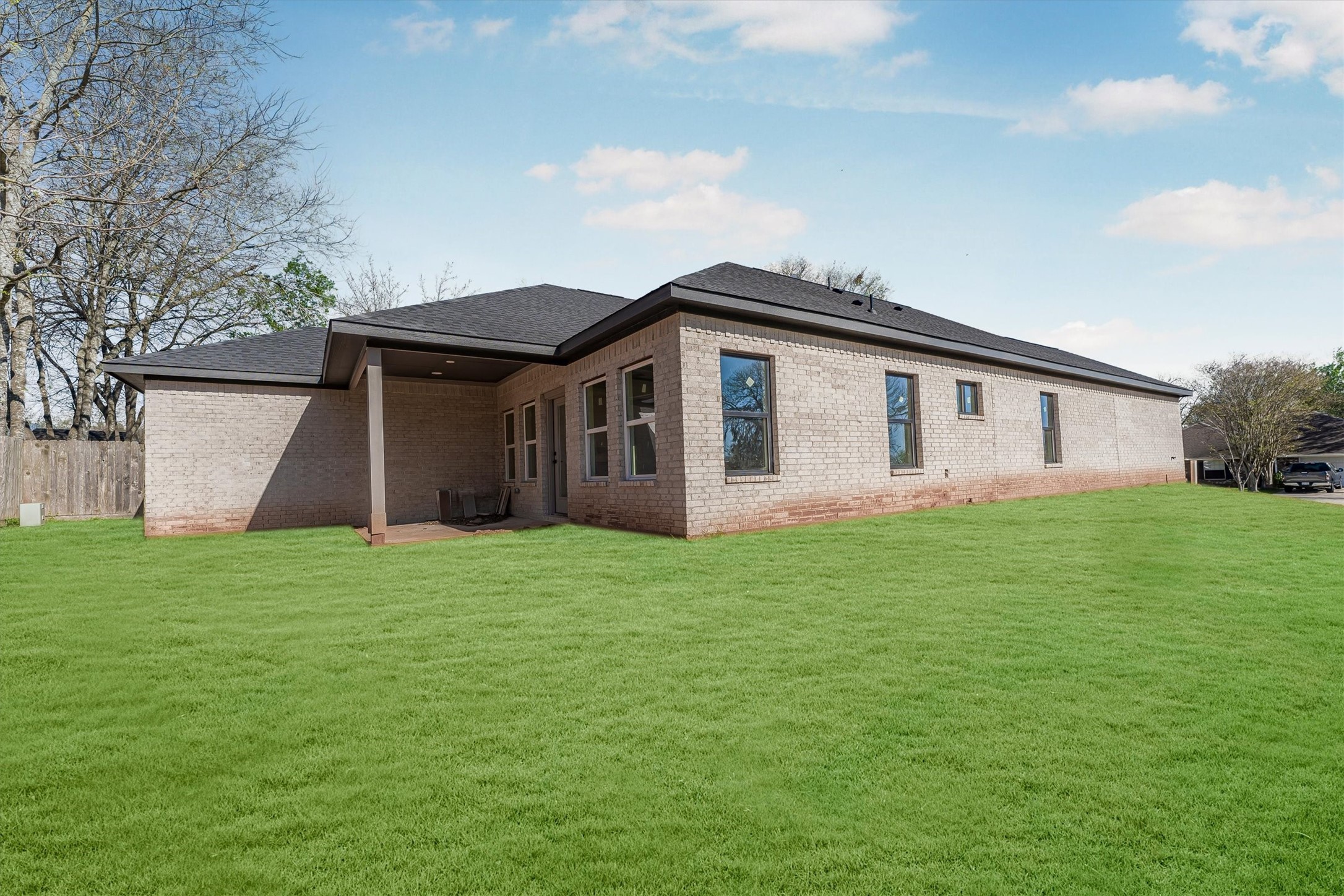 10703 Hillside Drive Property Photo 9