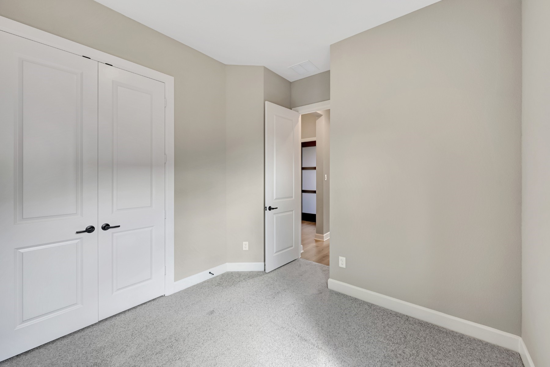 2335 Verano Street Property Photo 18