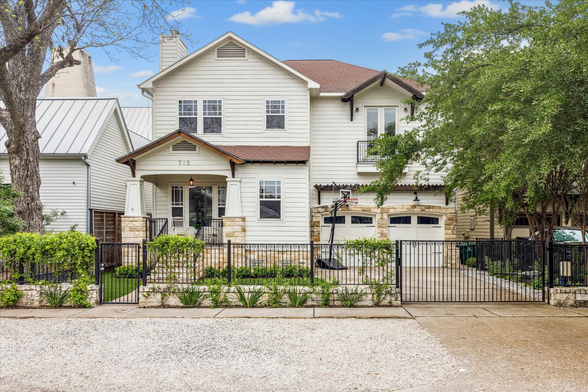 715 E 9th Street Property Photo
