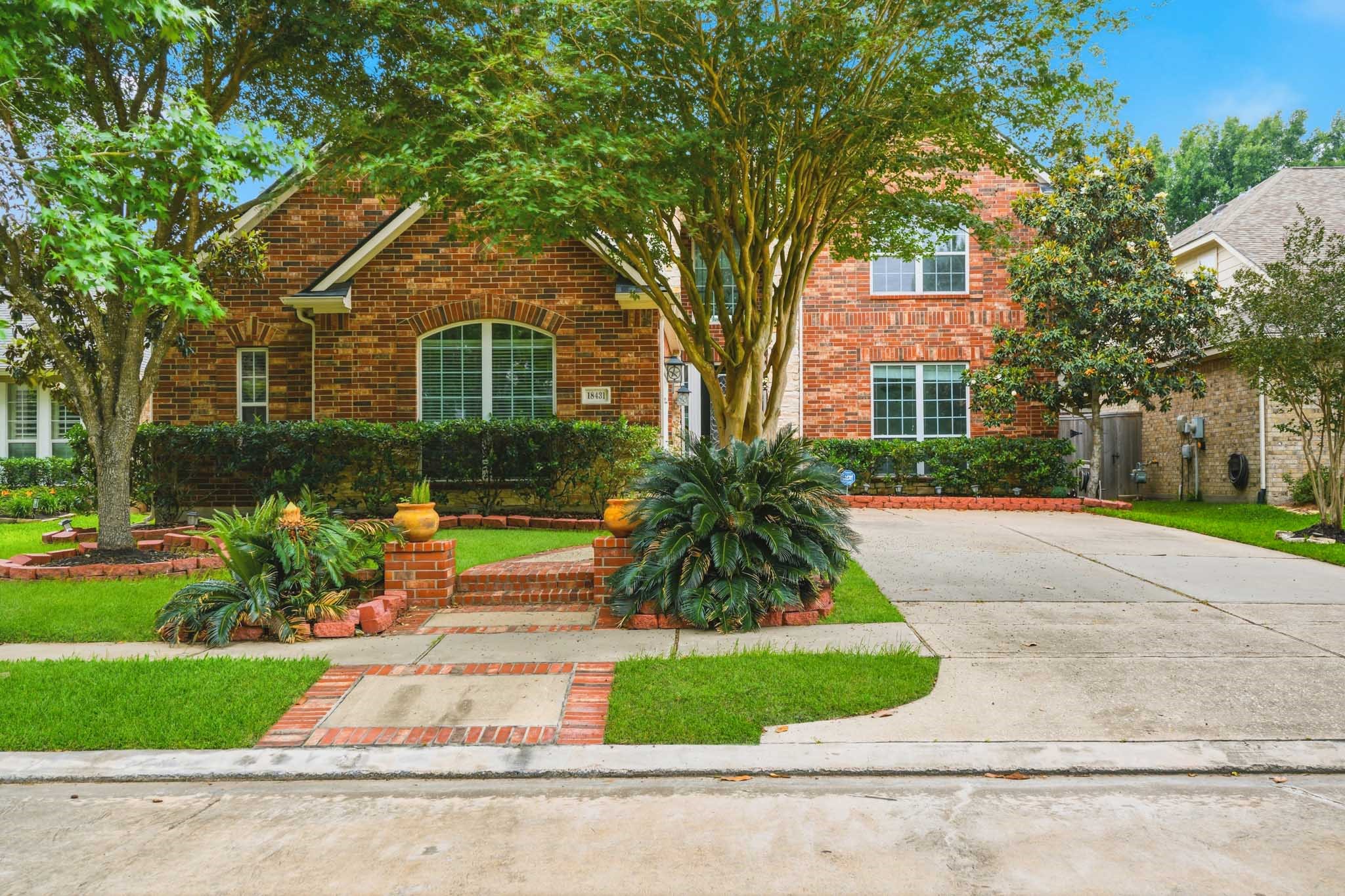 18431 W Laura Shore Drive Property Photo 3
