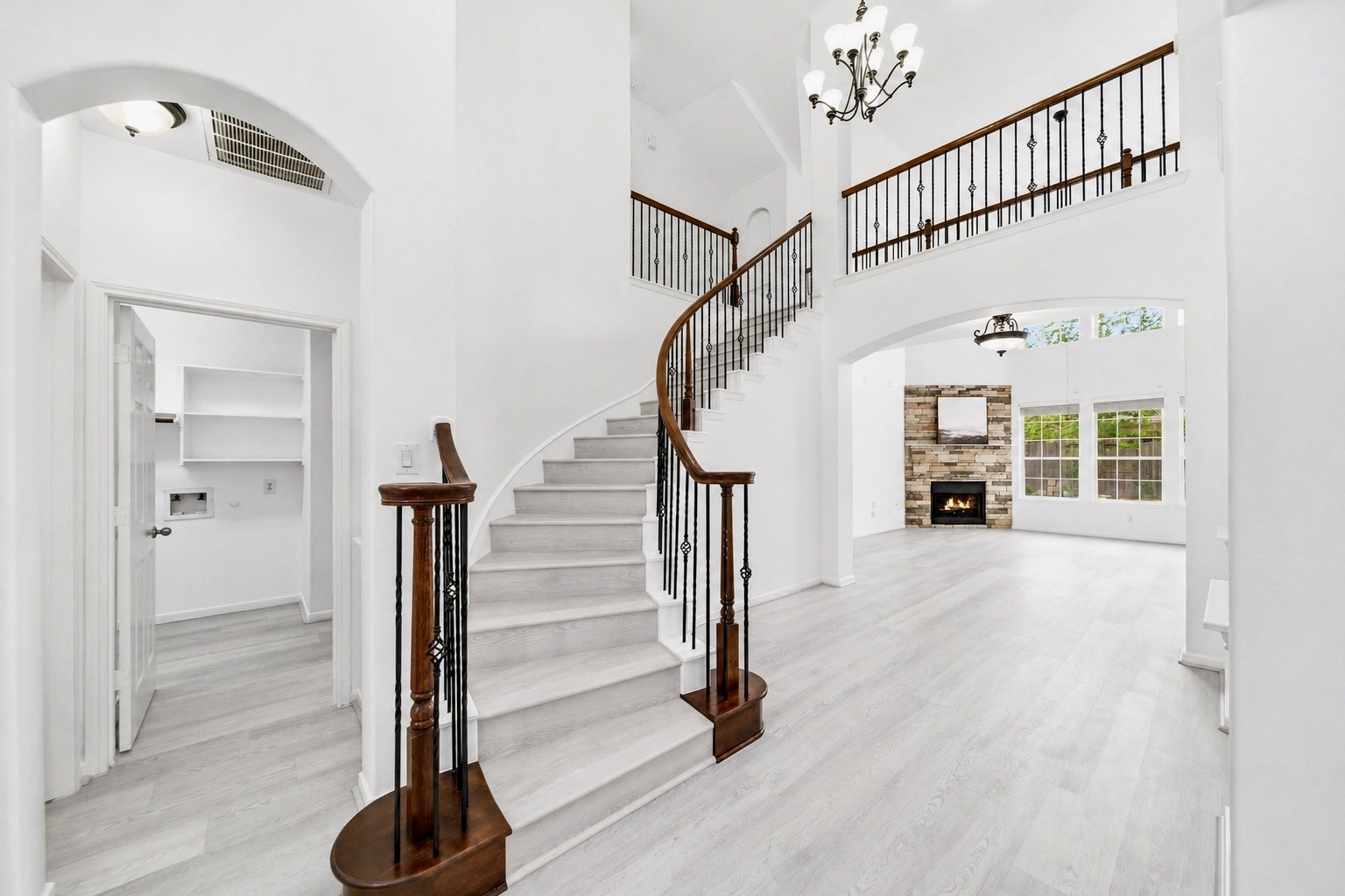 18431 W Laura Shore Drive Property Photo 5