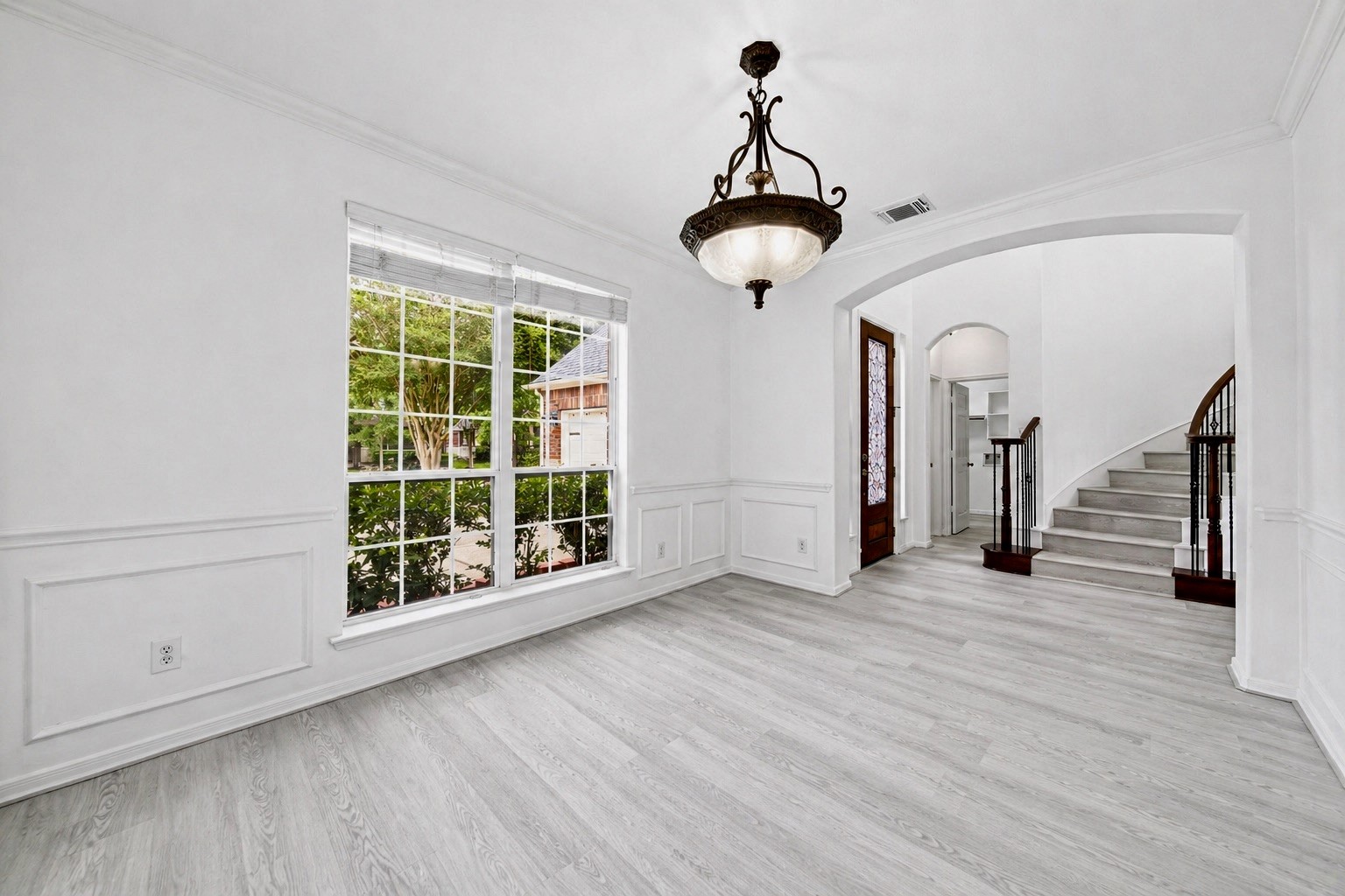 18431 W Laura Shore Drive Property Photo 6