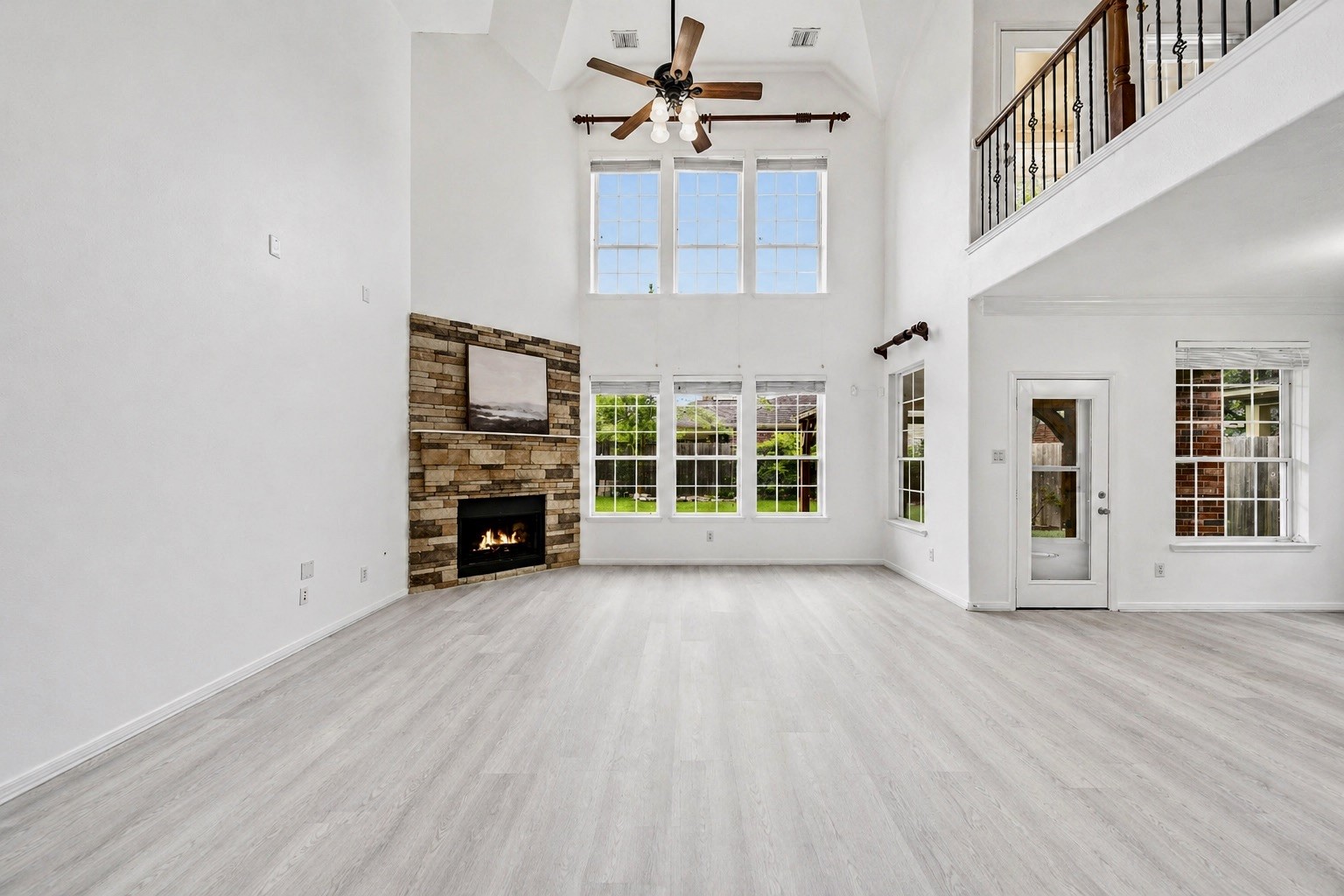18431 W Laura Shore Drive Property Photo 8