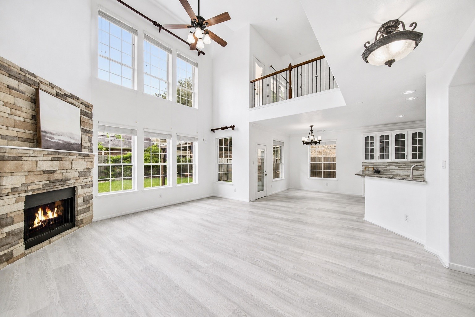 18431 W Laura Shore Drive Property Photo 9