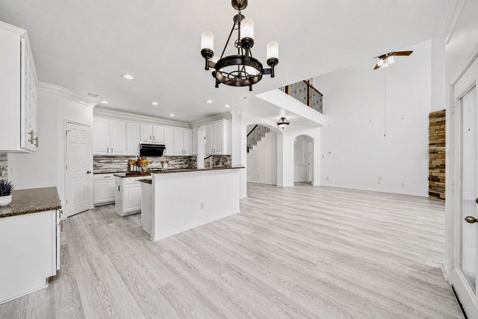 18431 W Laura Shore Drive Property Photo 13