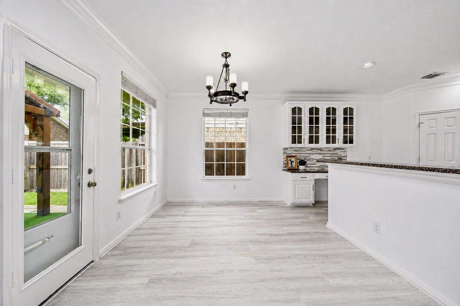 18431 W Laura Shore Drive Property Photo 14