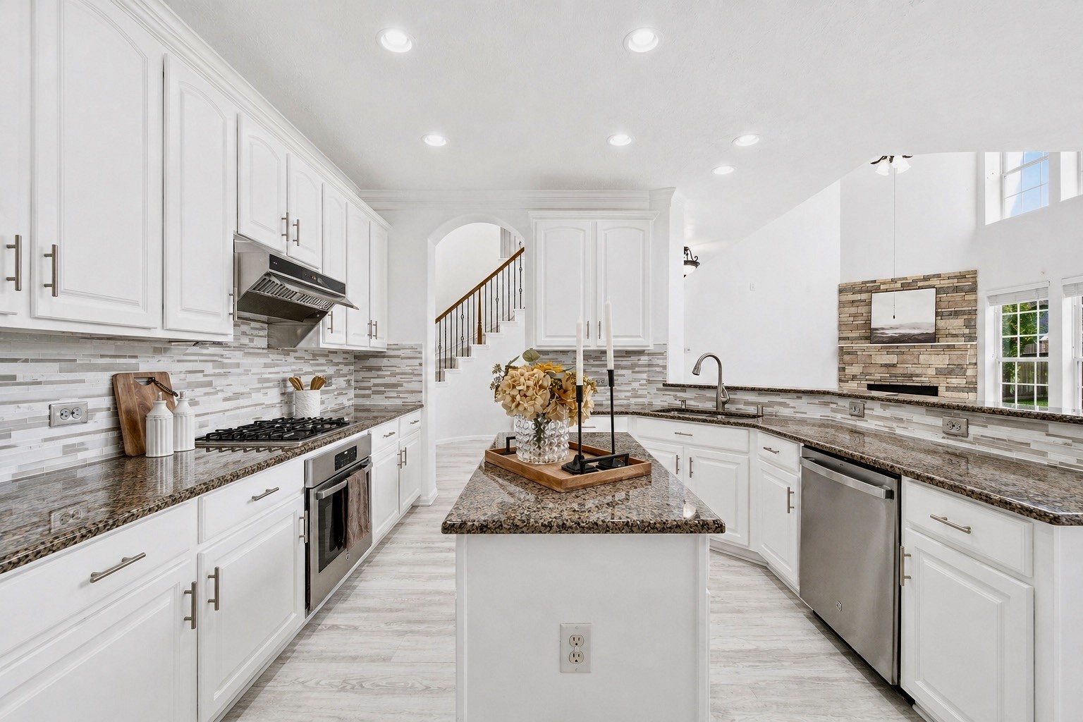 18431 W Laura Shore Drive Property Photo 15