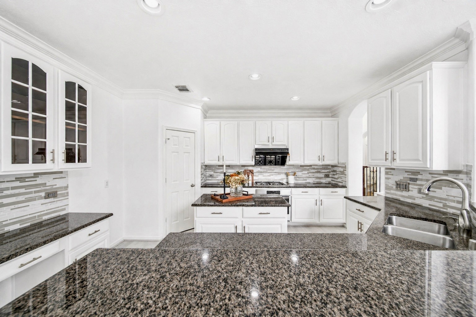 18431 W Laura Shore Drive Property Photo 17