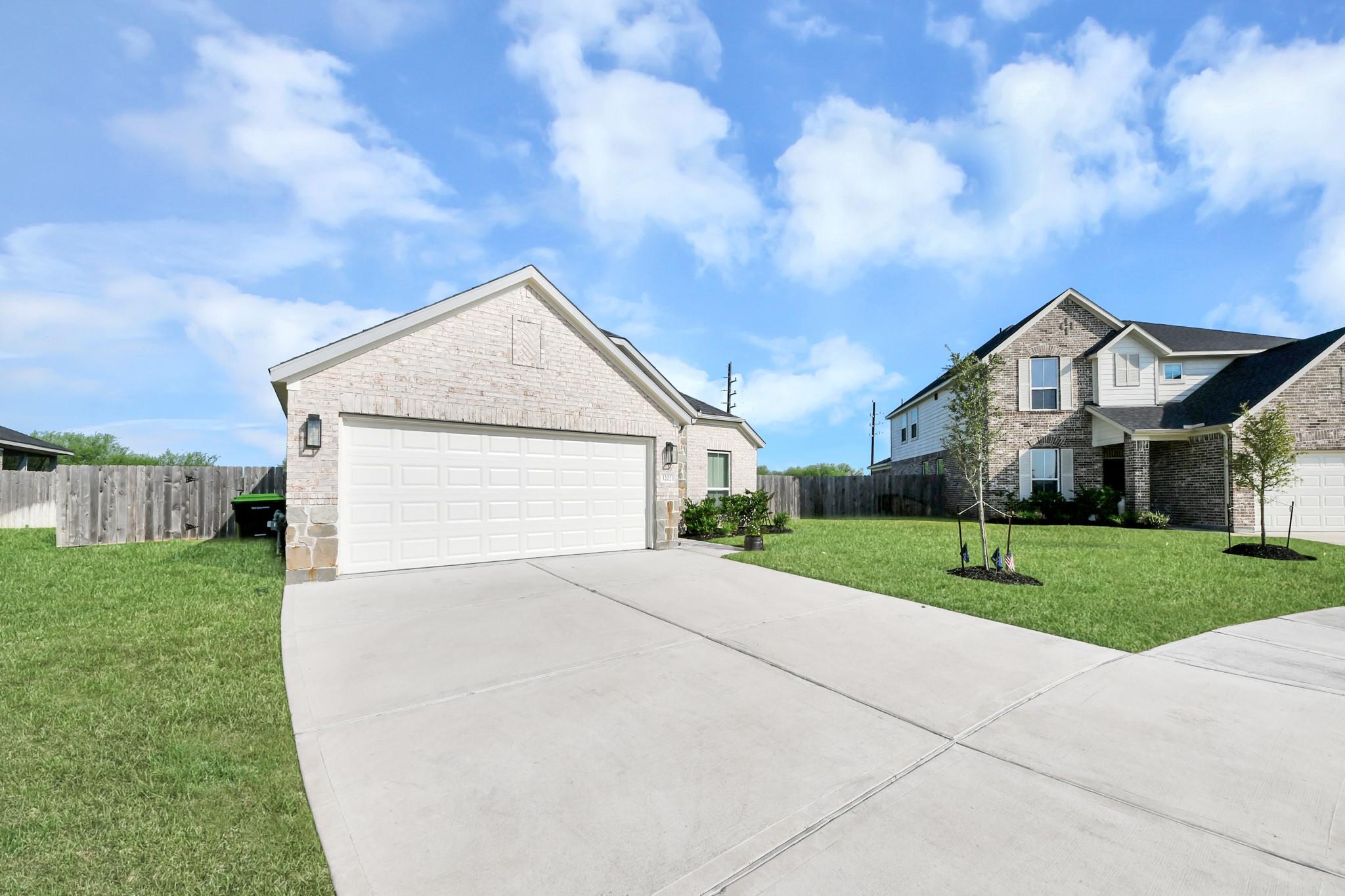 3202 Fogmist Drive Property Photo 4