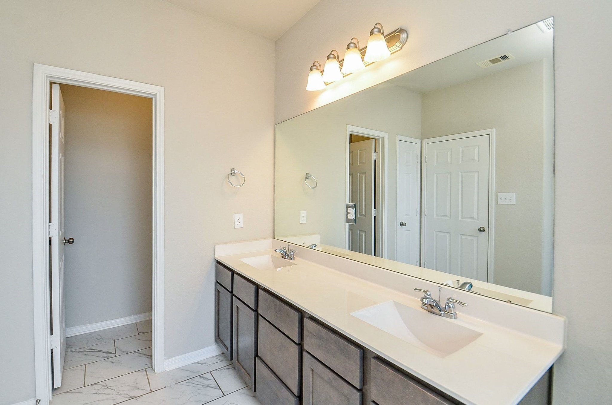 5443 Grand View Drive Property Photo 18