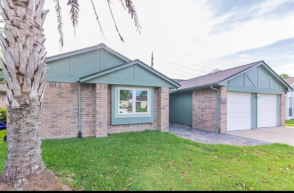 2135 Collingsfield Drive Property Photo 2