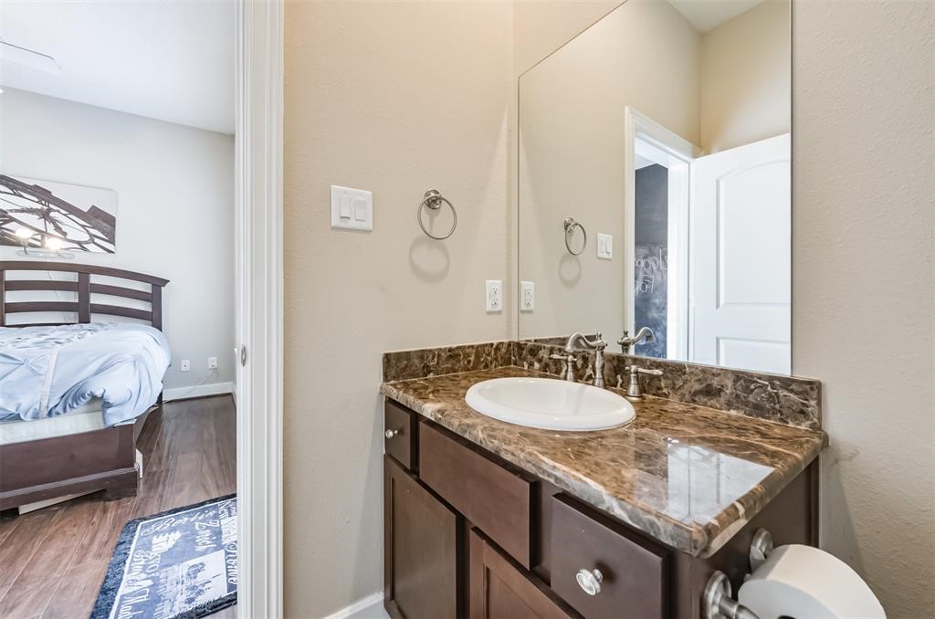 1130 Hempstead Villa Lane Property Photo 7