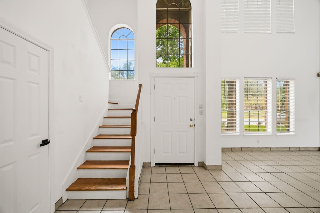 5007 Kleinbrook Drive Property Photo 4