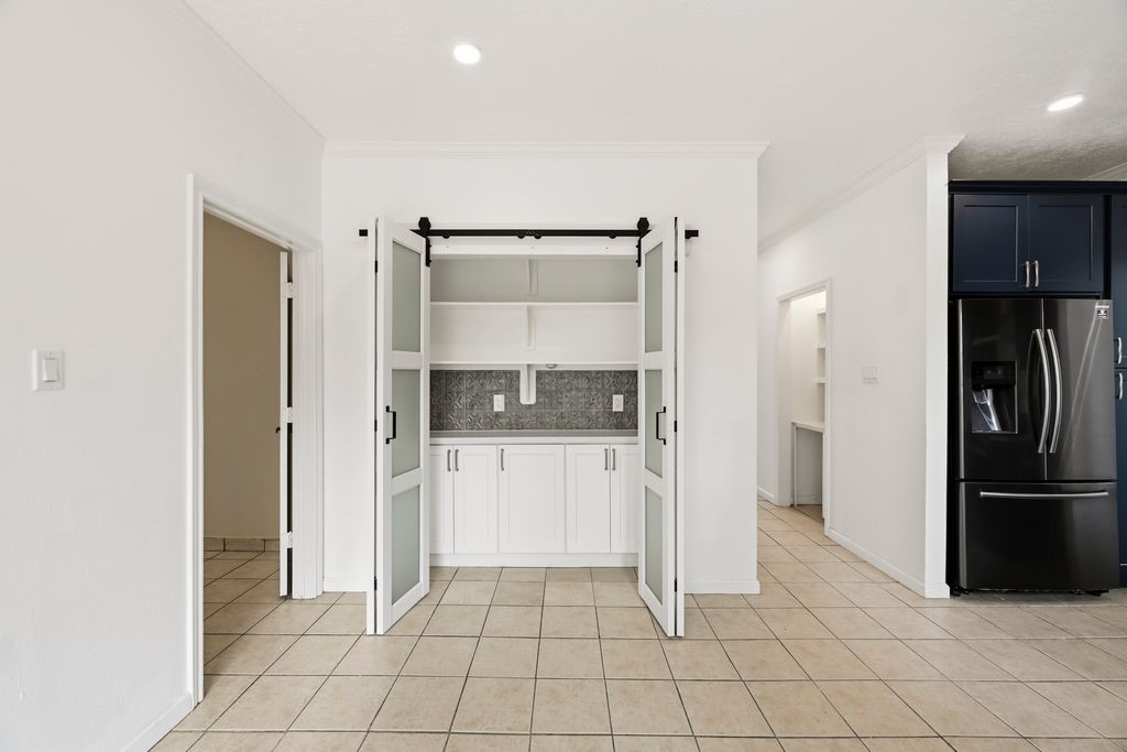 5007 Kleinbrook Drive Property Photo 14