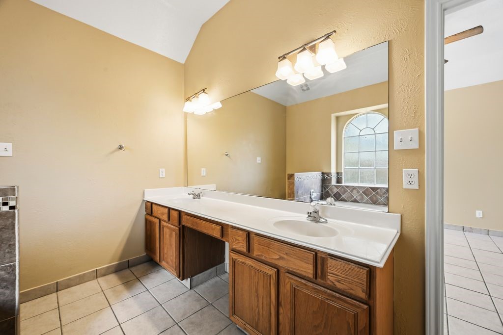 5007 Kleinbrook Drive Property Photo 18