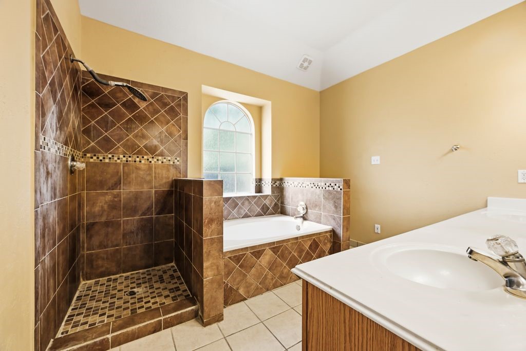 5007 Kleinbrook Drive Property Photo 19