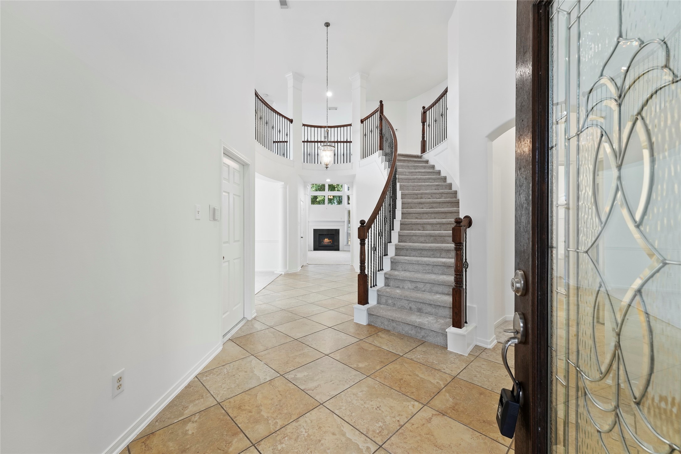 26422 Creston Woods Drive Property Photo 4