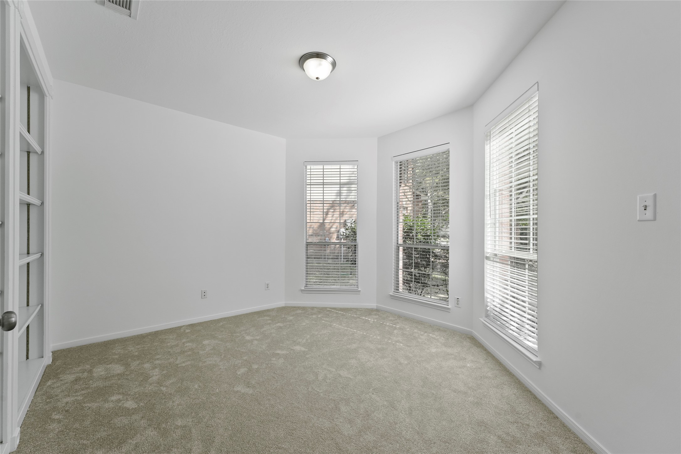 26422 Creston Woods Drive Property Photo 8
