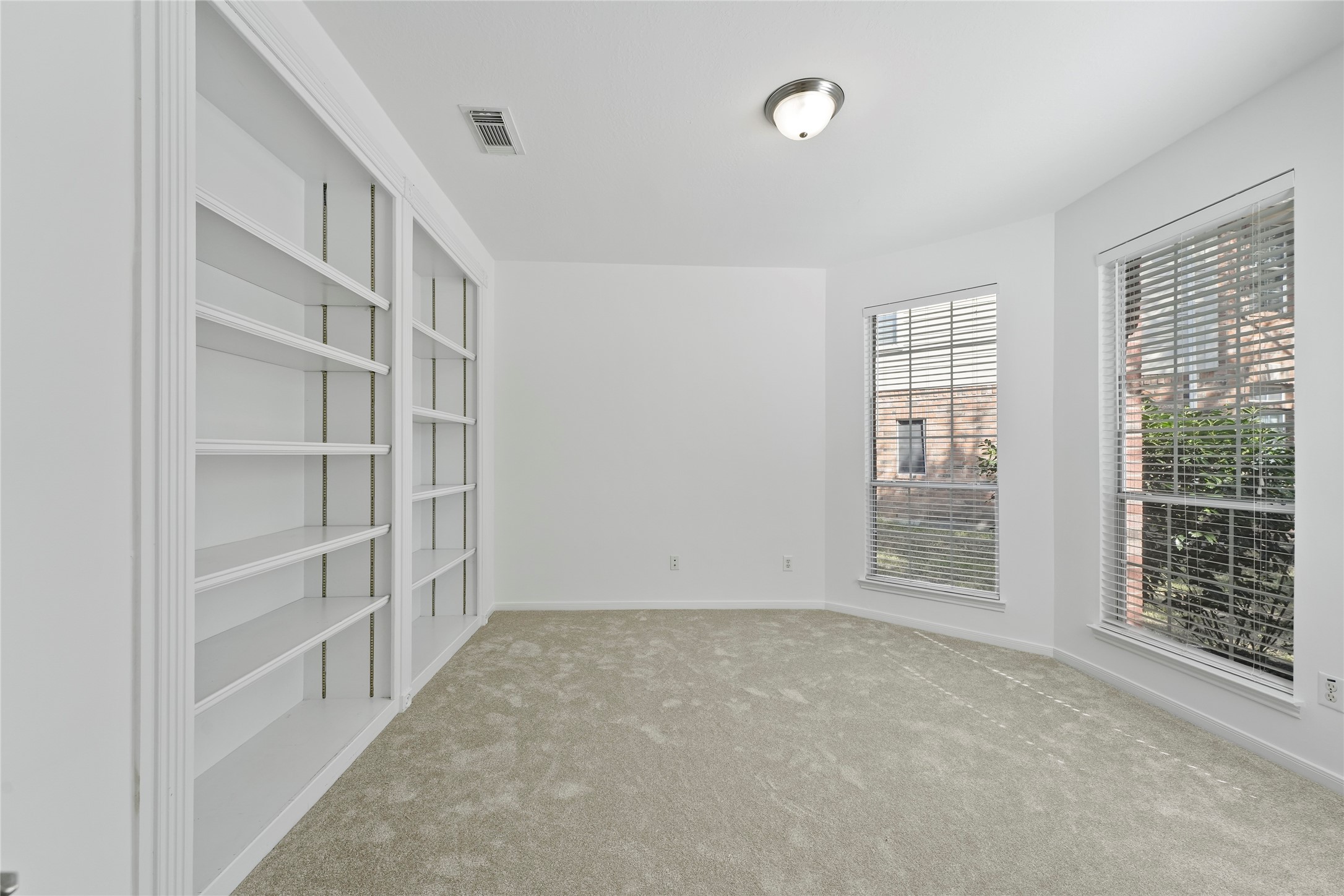26422 Creston Woods Drive Property Photo 9