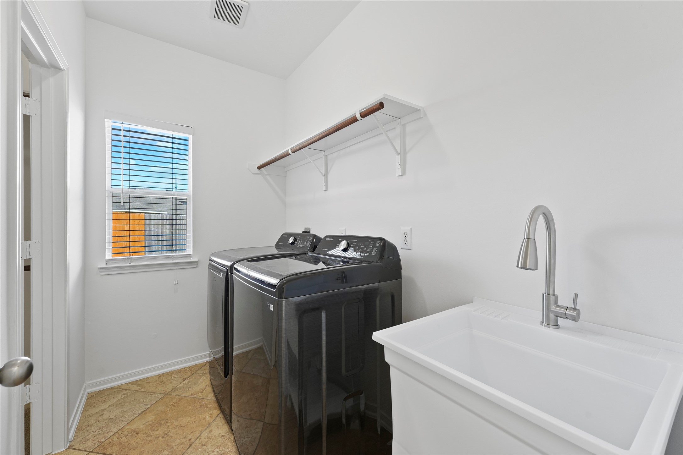26422 Creston Woods Drive Property Photo 37