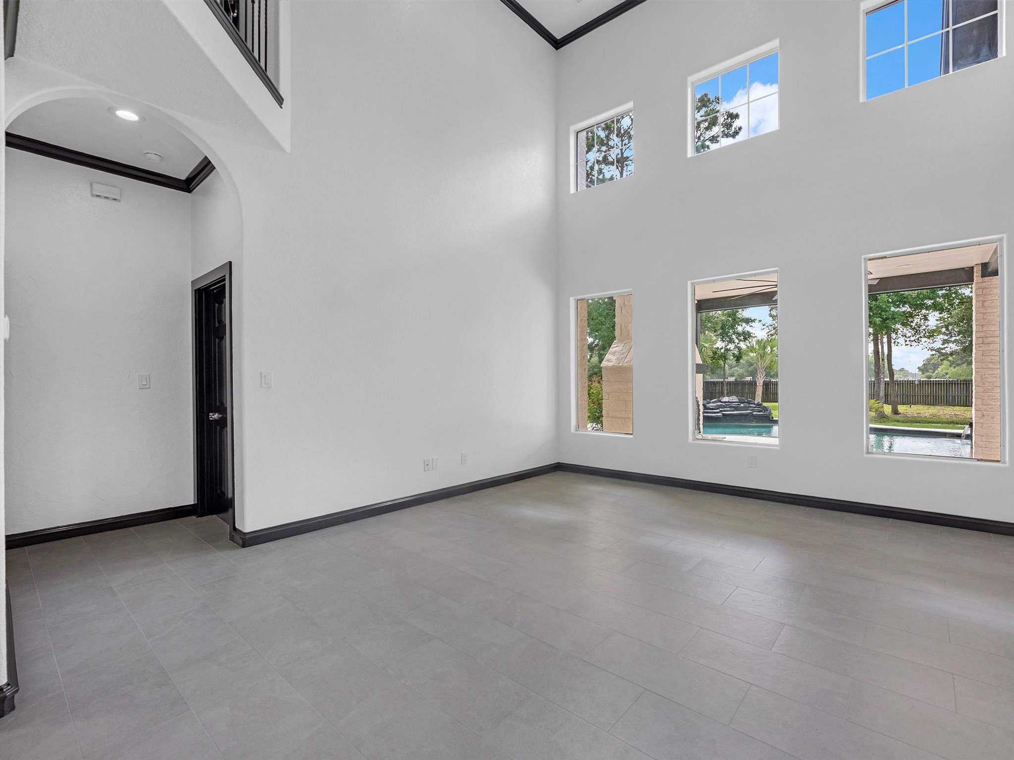 21703 Spur Circle Lane Property Photo 6