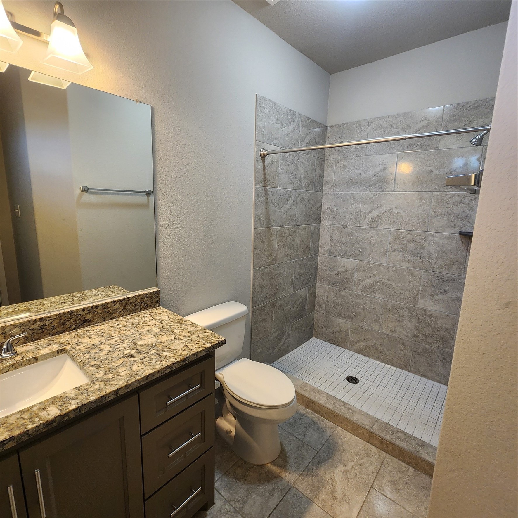 617 E 39th Street A Property Photo 9