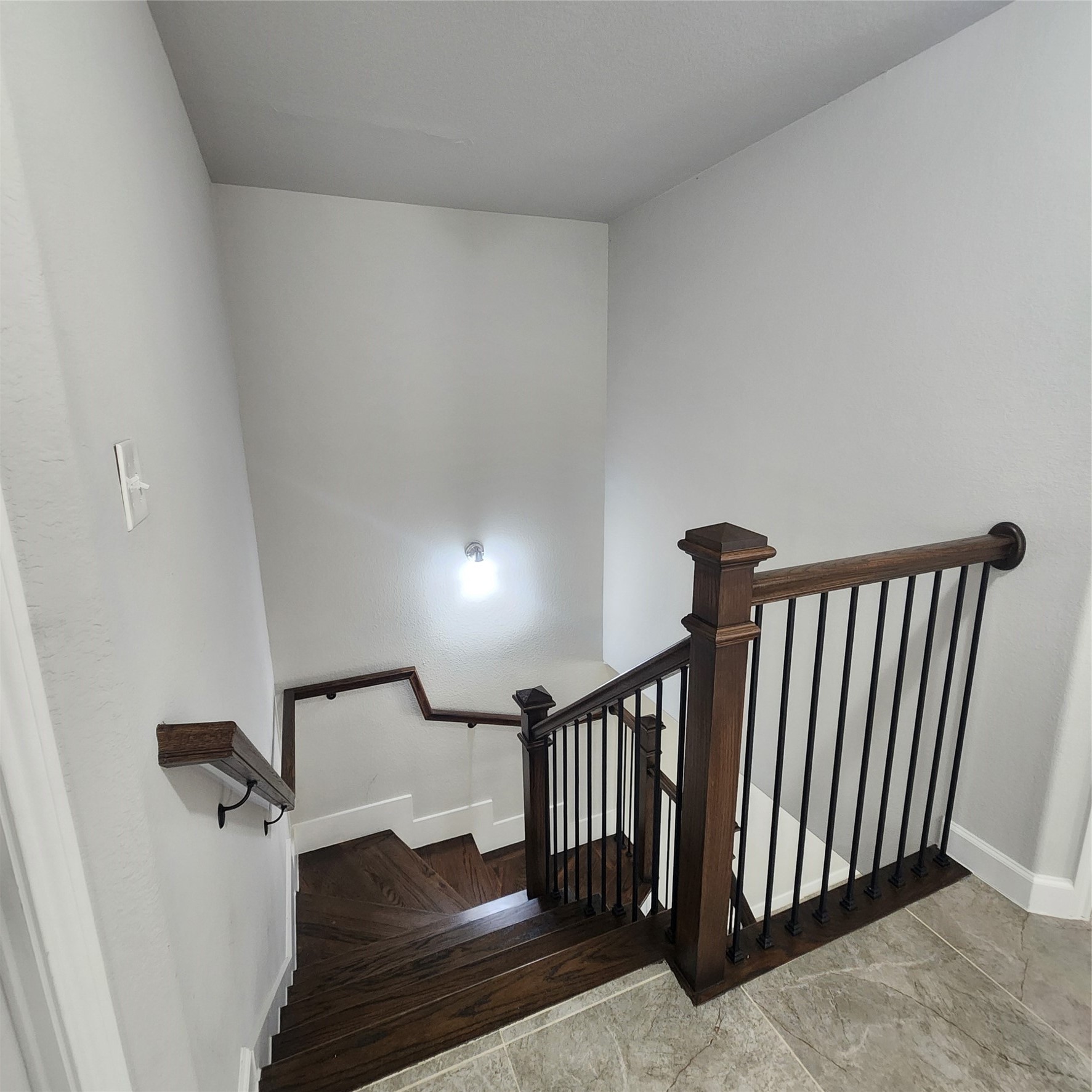 617 E 39th Street A Property Photo 10