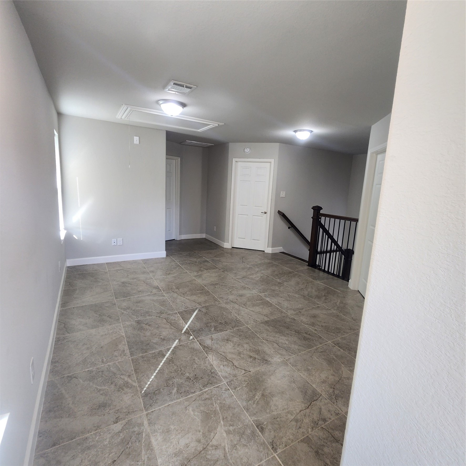 617 E 39th Street A Property Photo 18