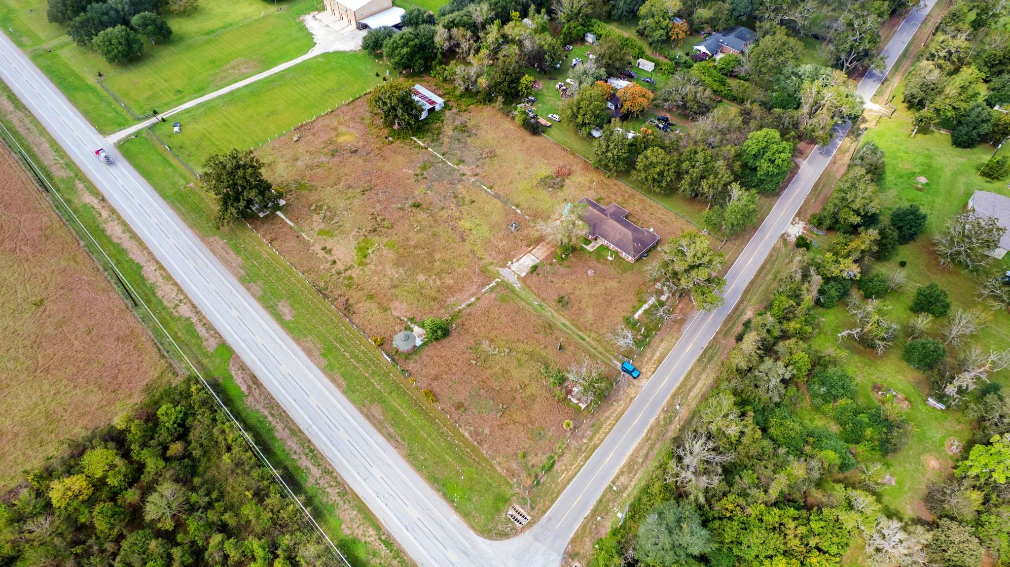 7442 County Road 42 Property Photo 1