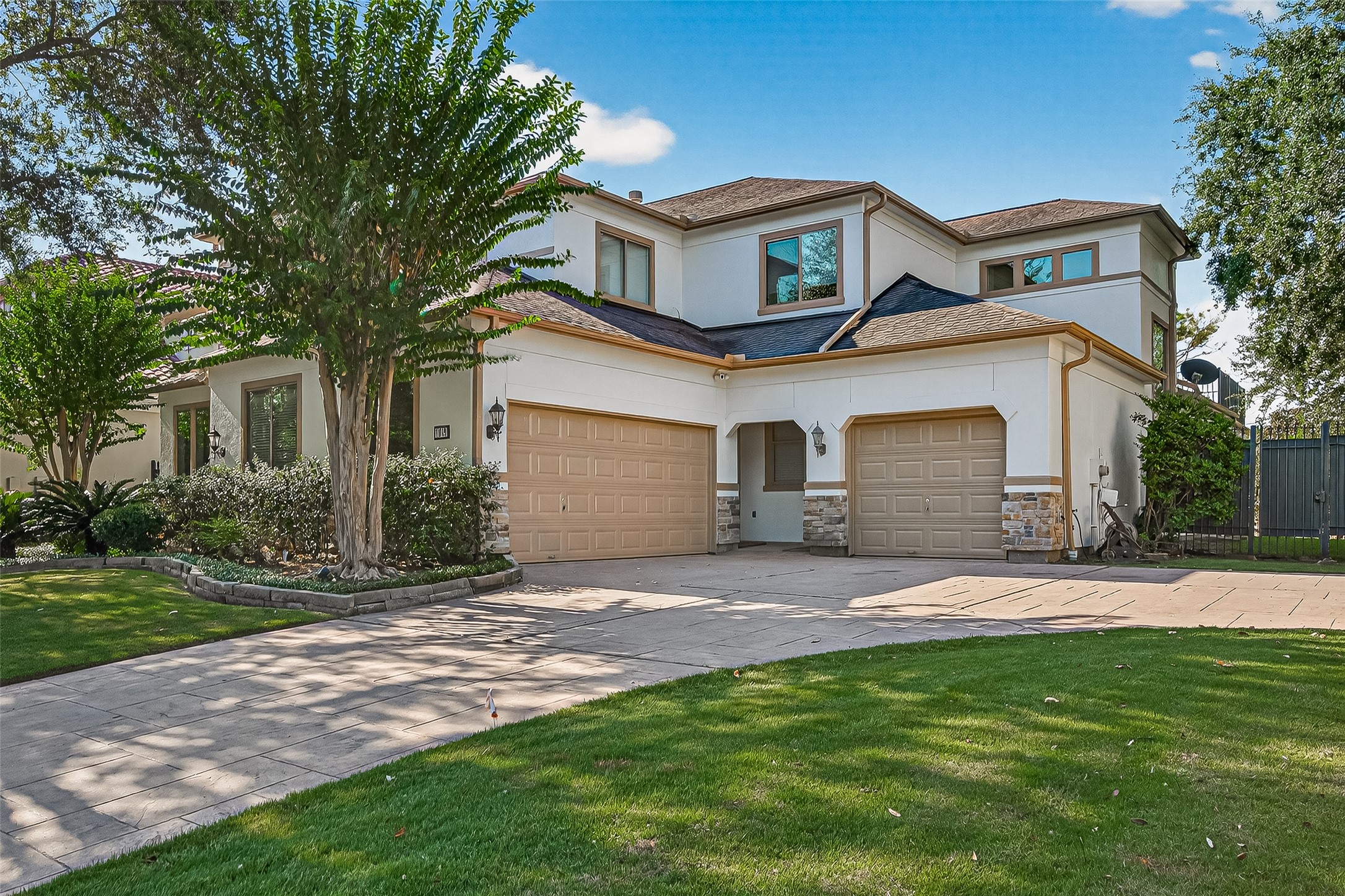 11819 Legend Manor Drive Property Photo 6