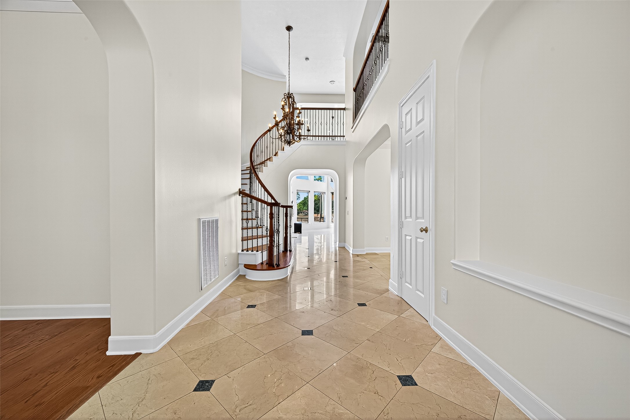 11819 Legend Manor Drive Property Photo 8