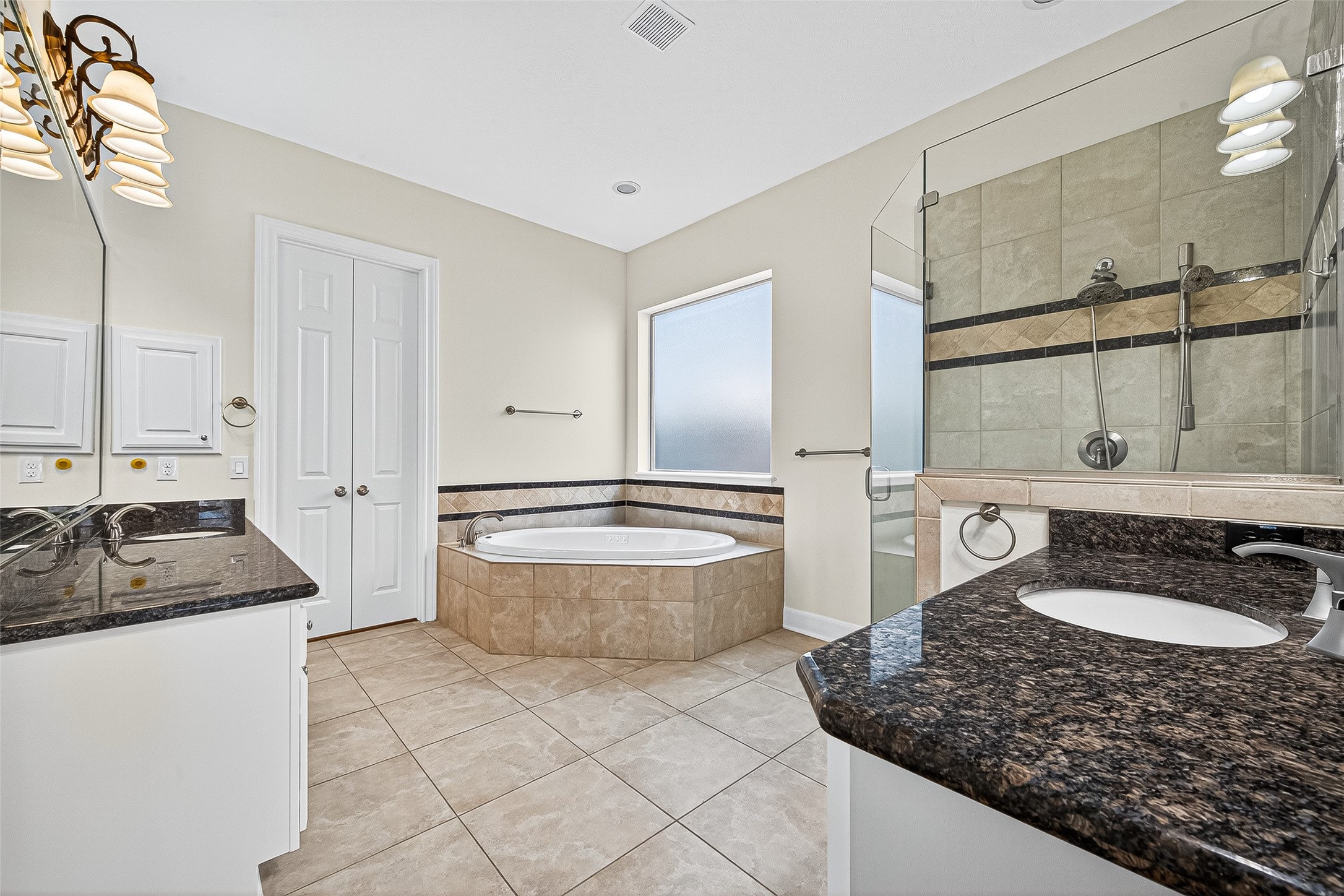 11819 Legend Manor Drive Property Photo 18