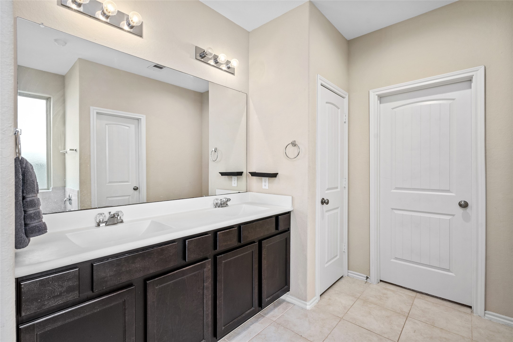 3058 Hawthorne Glen Lane Property Photo 11