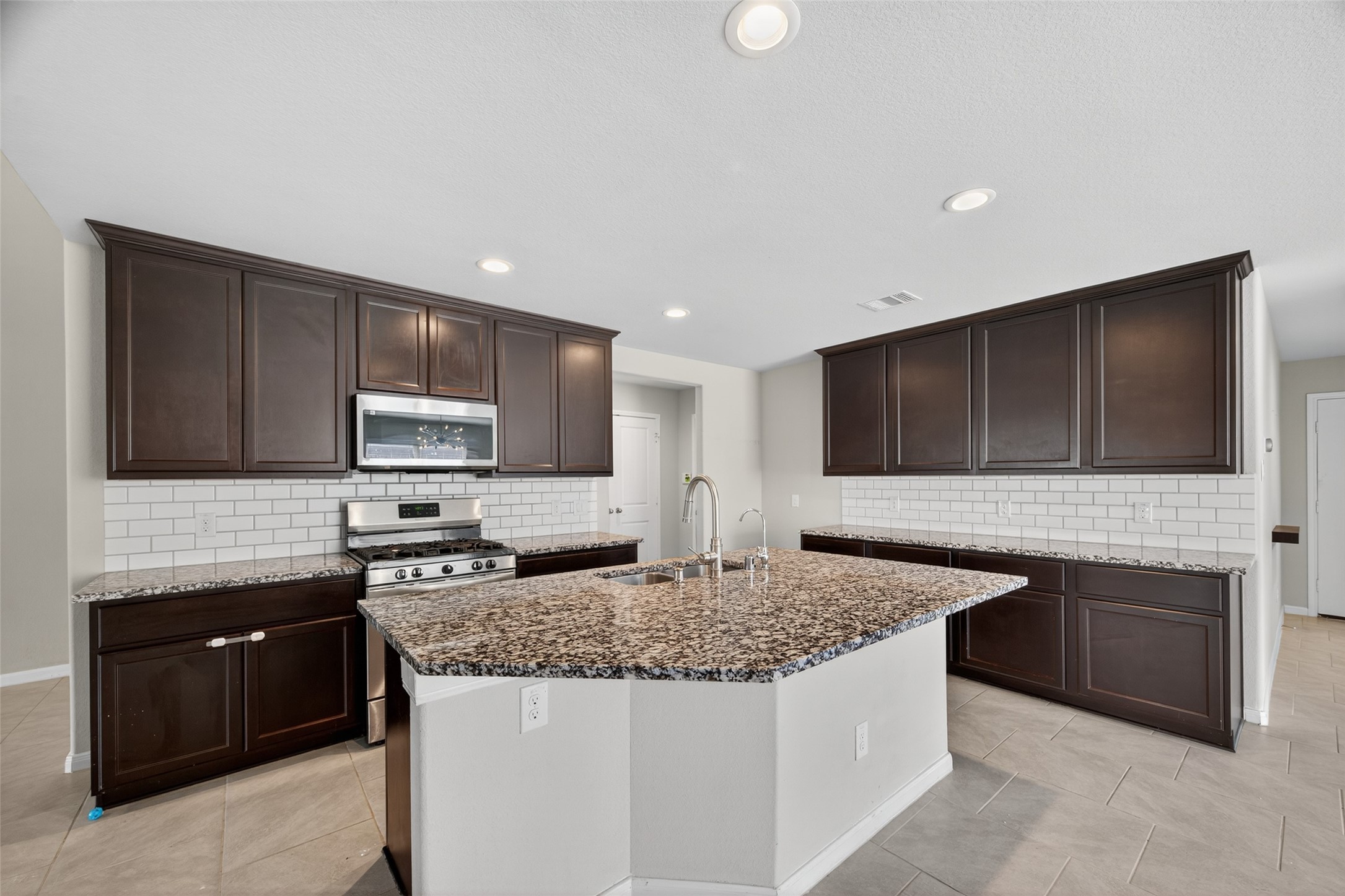 718 Harvest Bluff Drive Property Photo 12