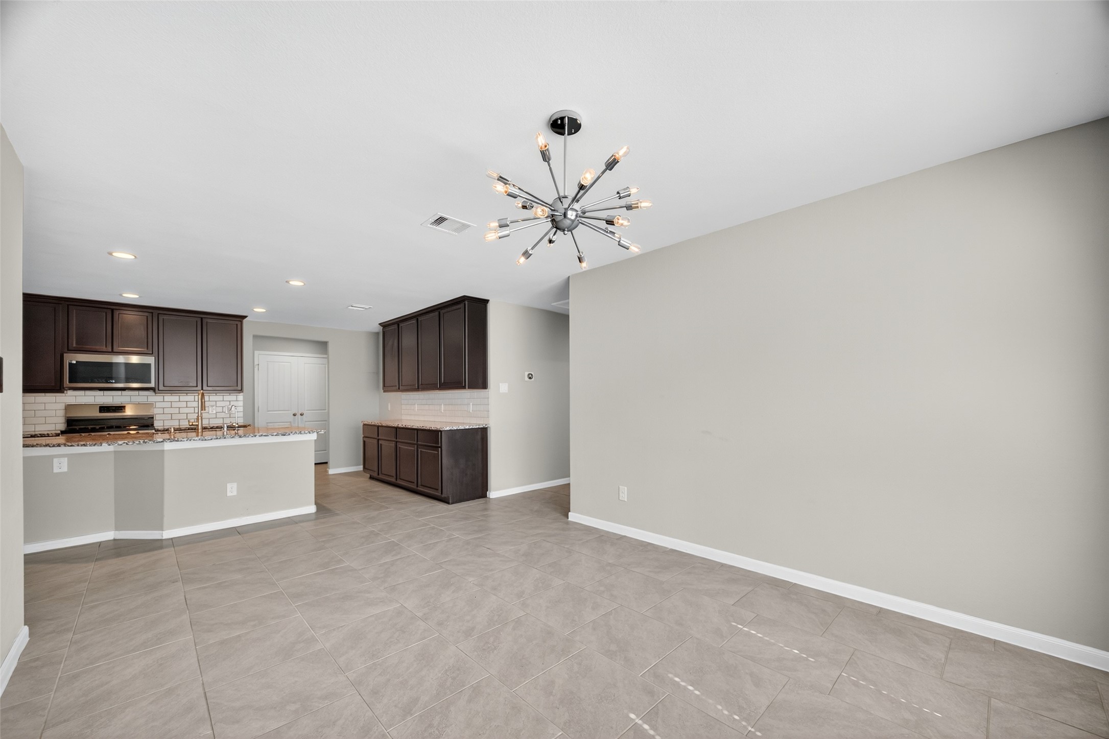 718 Harvest Bluff Drive Property Photo 15