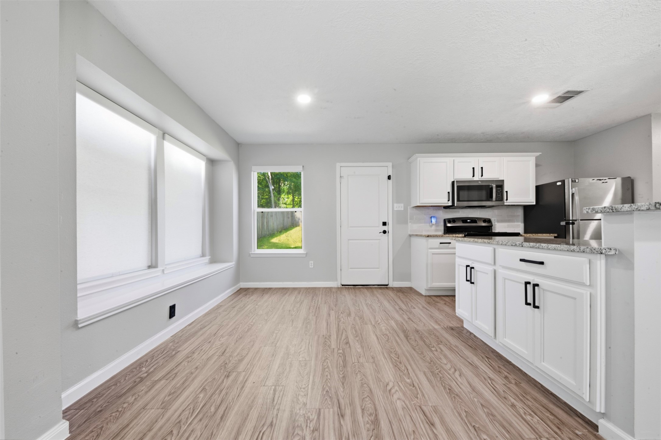 15011 Crockett Road Property Photo 6