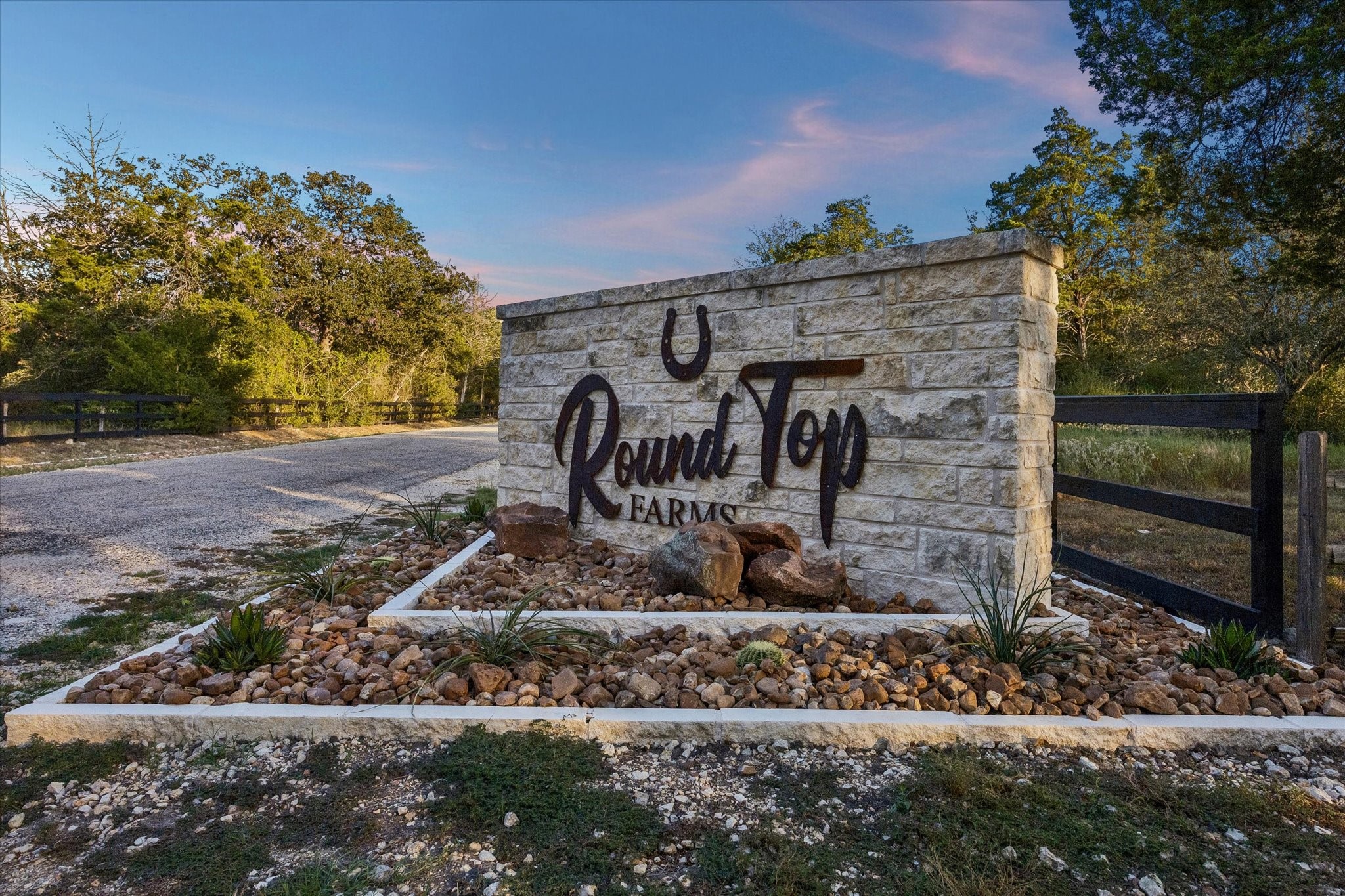 14 Round Top Farms Drive Property Photo 9