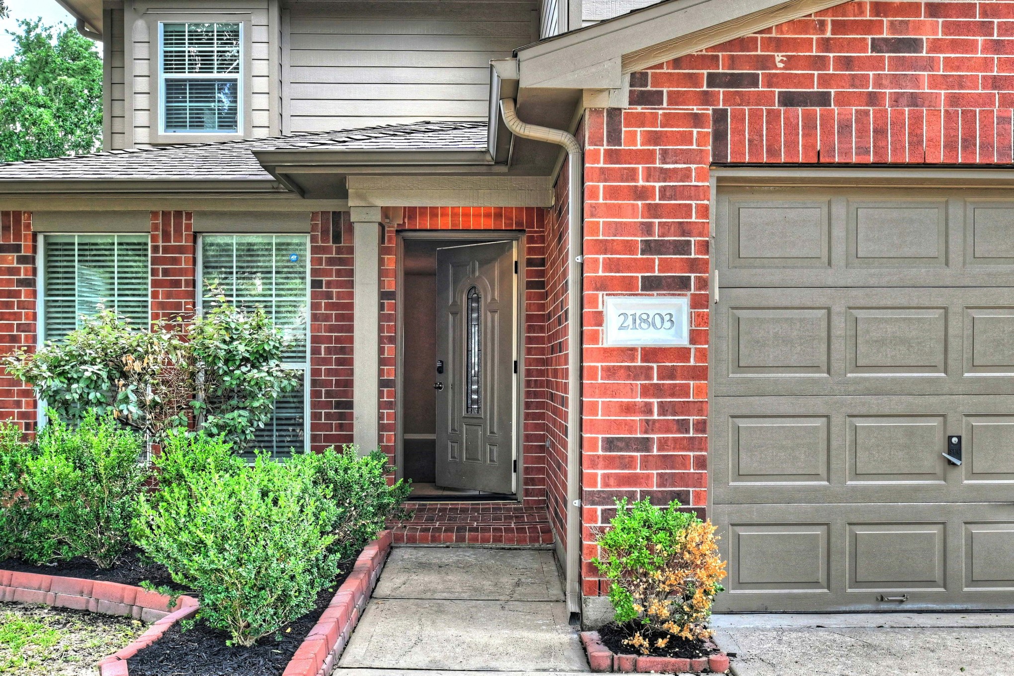 21803 Manor Court Drive Property Photo 4