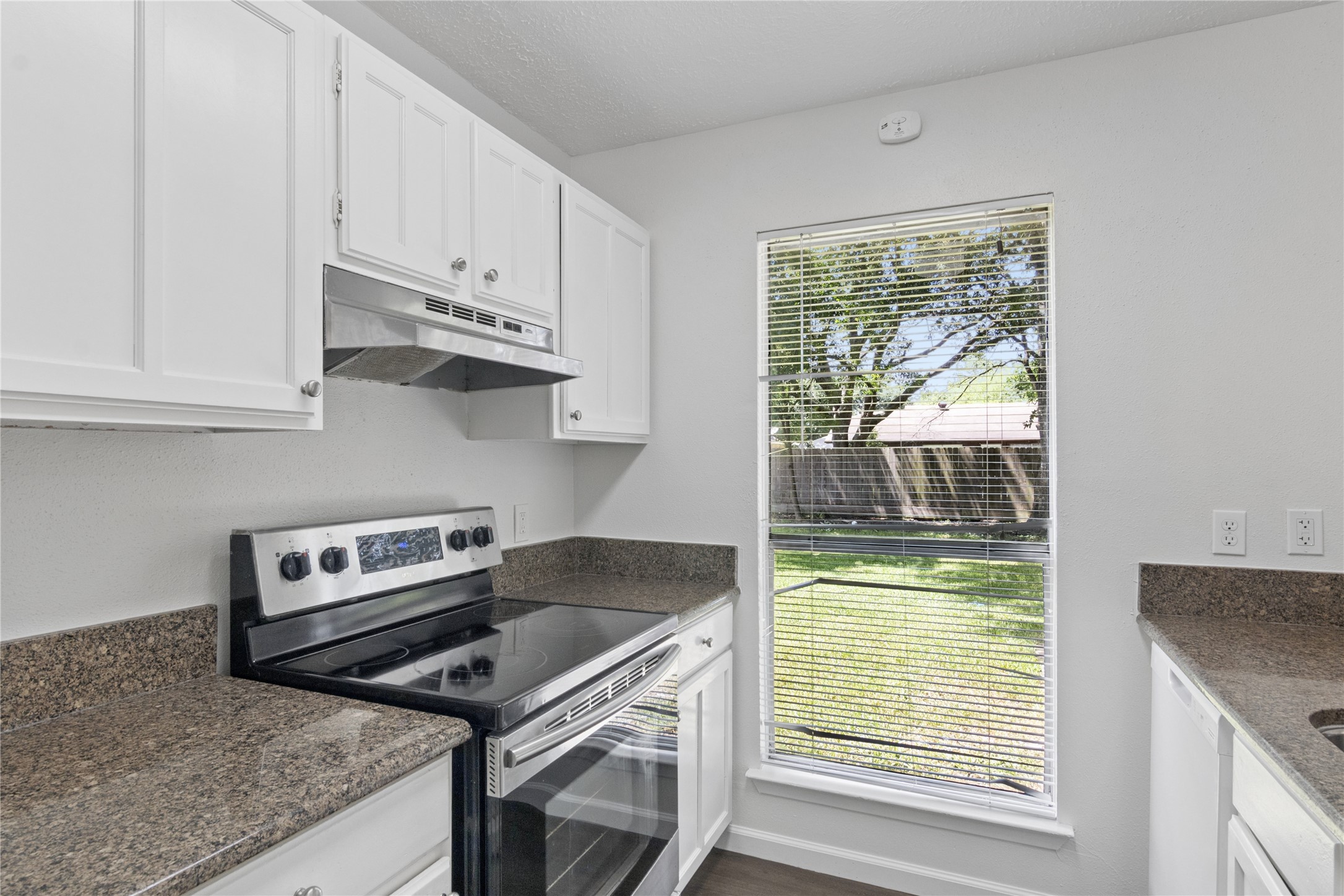 2504 Ewell Drive Property Photo 8