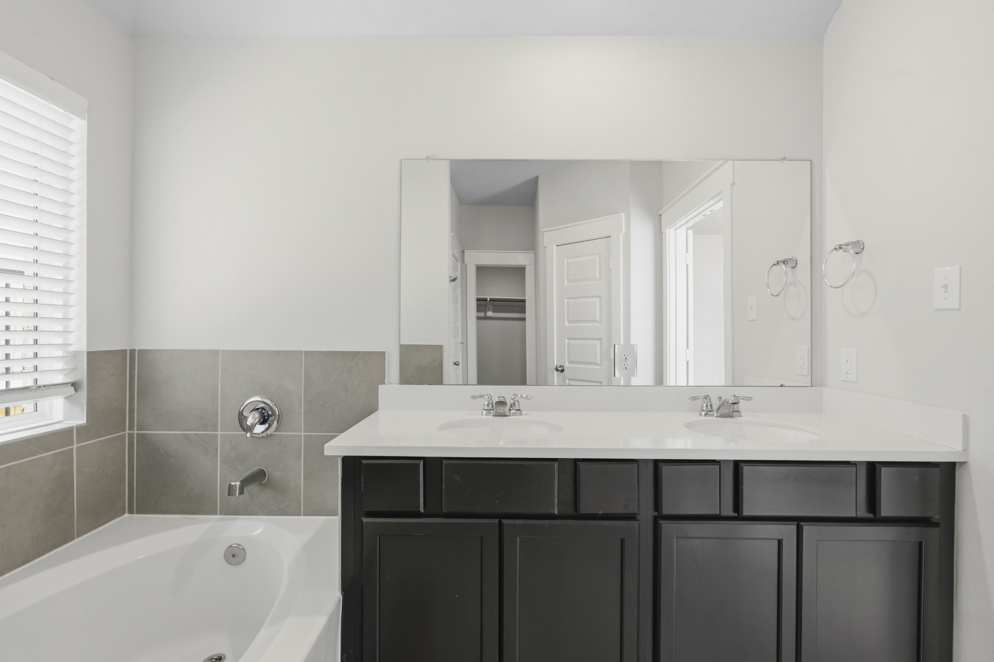 4696 Peony Green Drive Property Photo 14