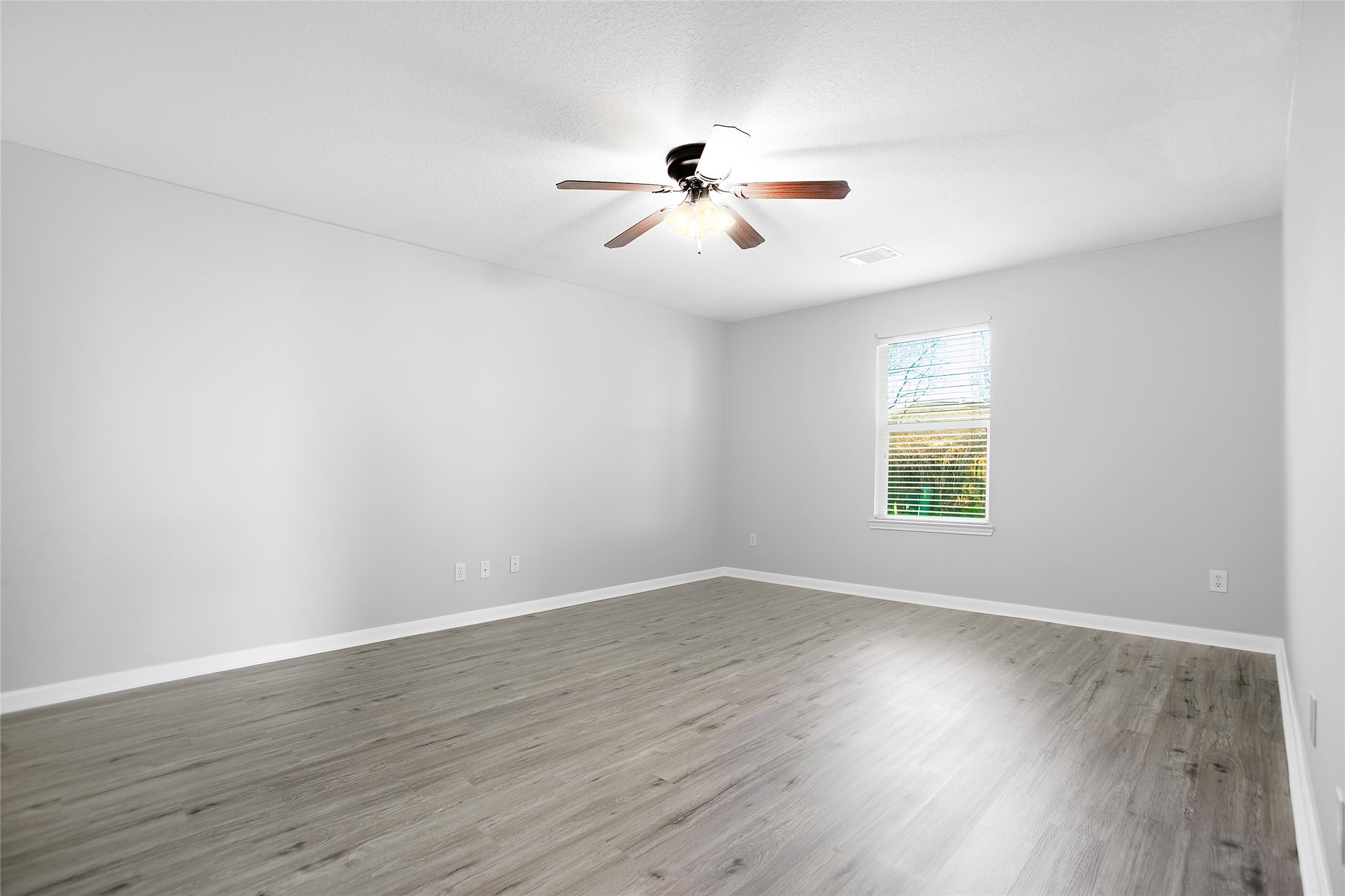 9823 Cassowary Drive Property Photo 20