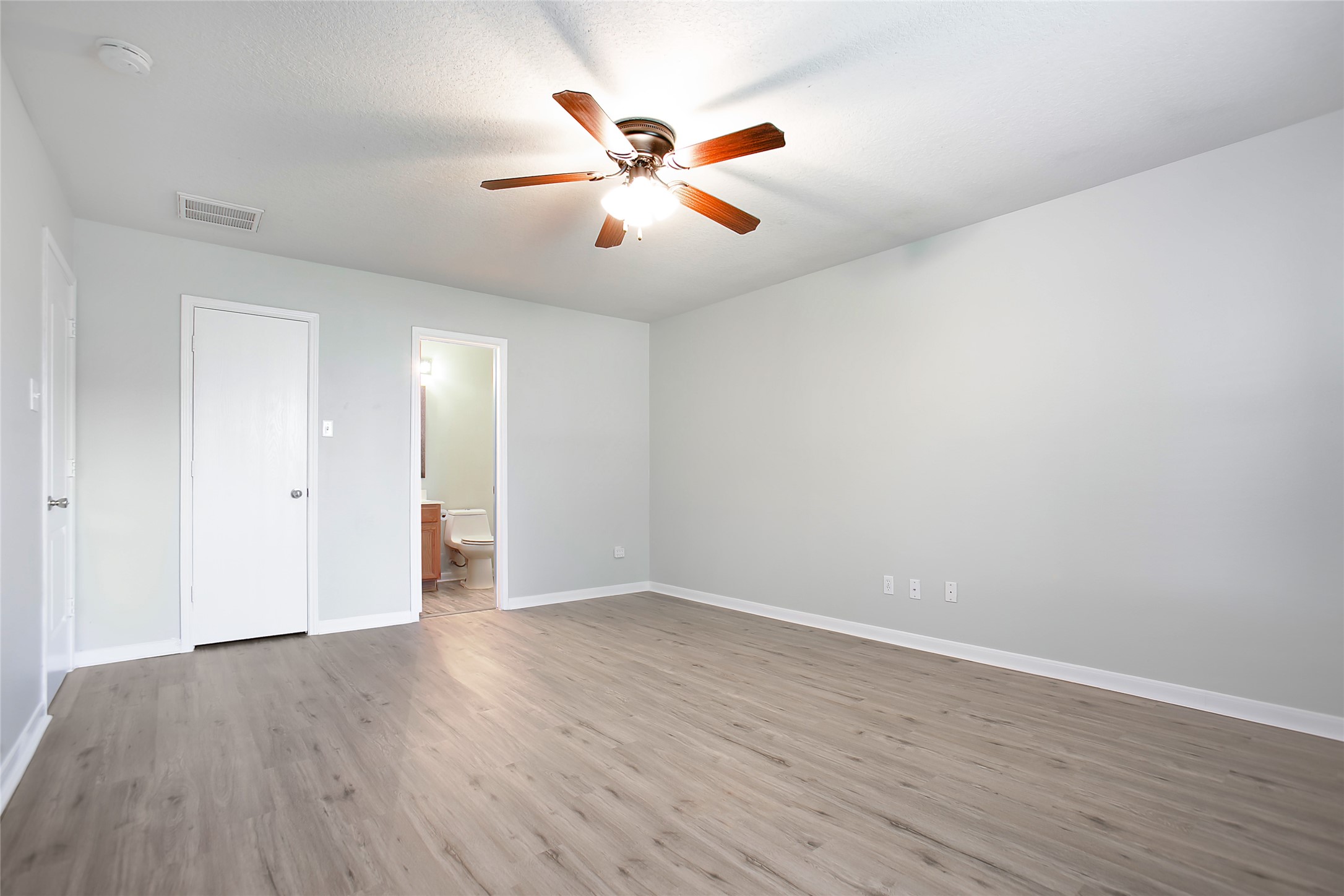 9823 Cassowary Drive Property Photo 21