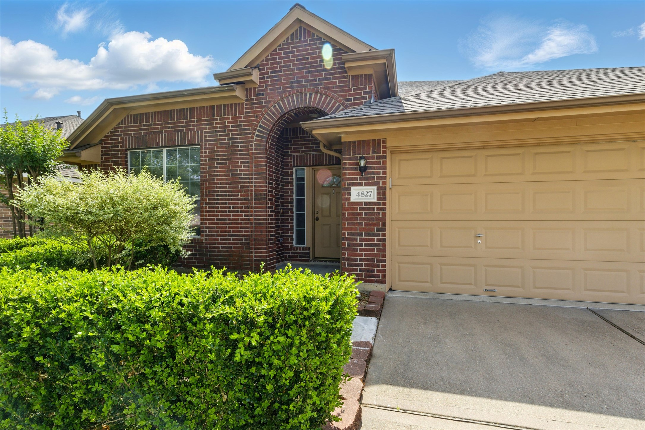 4827 Claymill Court Property Photo 3
