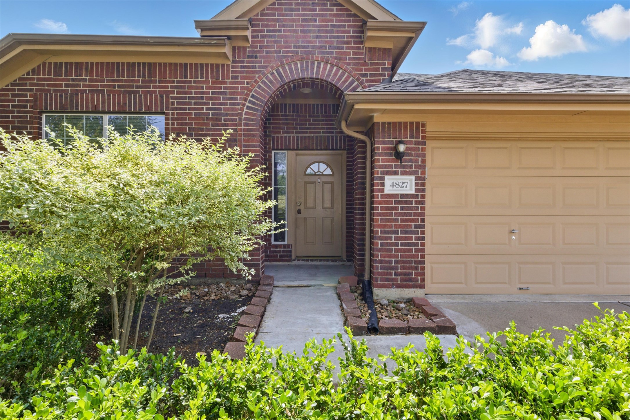 4827 Claymill Court Property Photo 4
