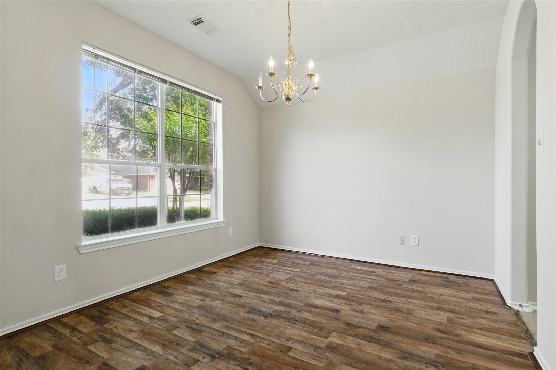 4827 Claymill Court Property Photo 7