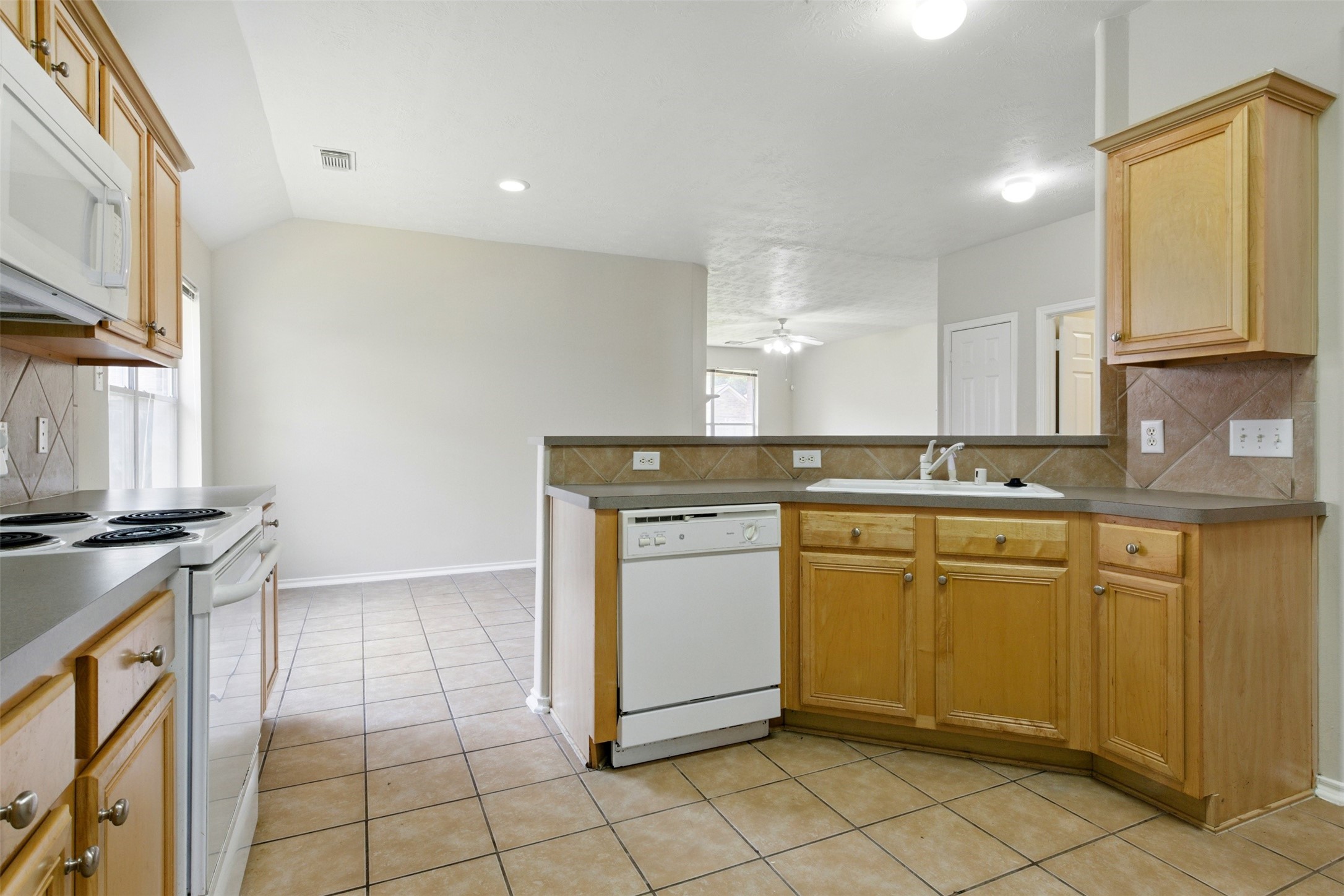 4827 Claymill Court Property Photo 9