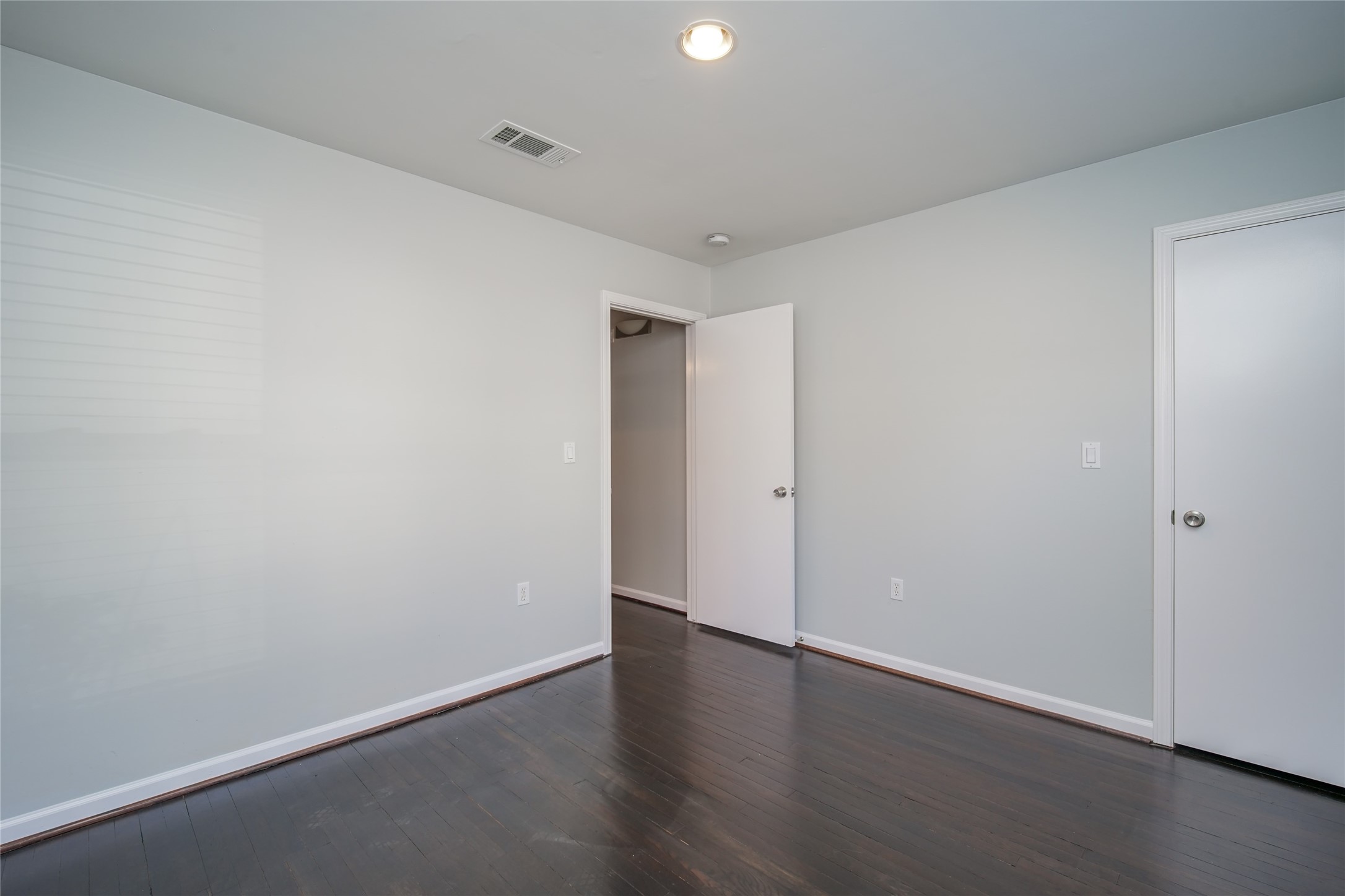 906 W 9th Street Property Photo 24