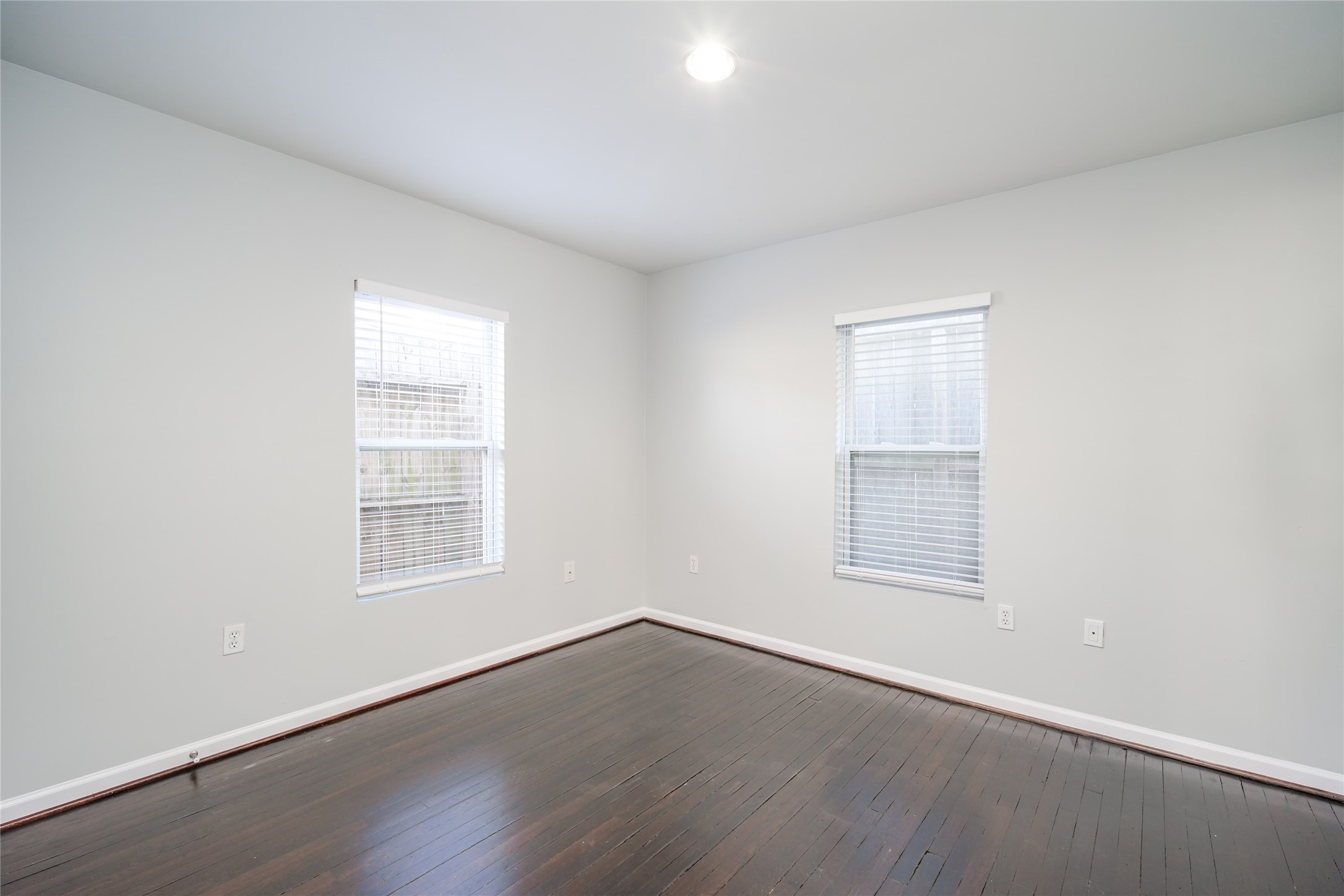 906 W 9th Street Property Photo 28